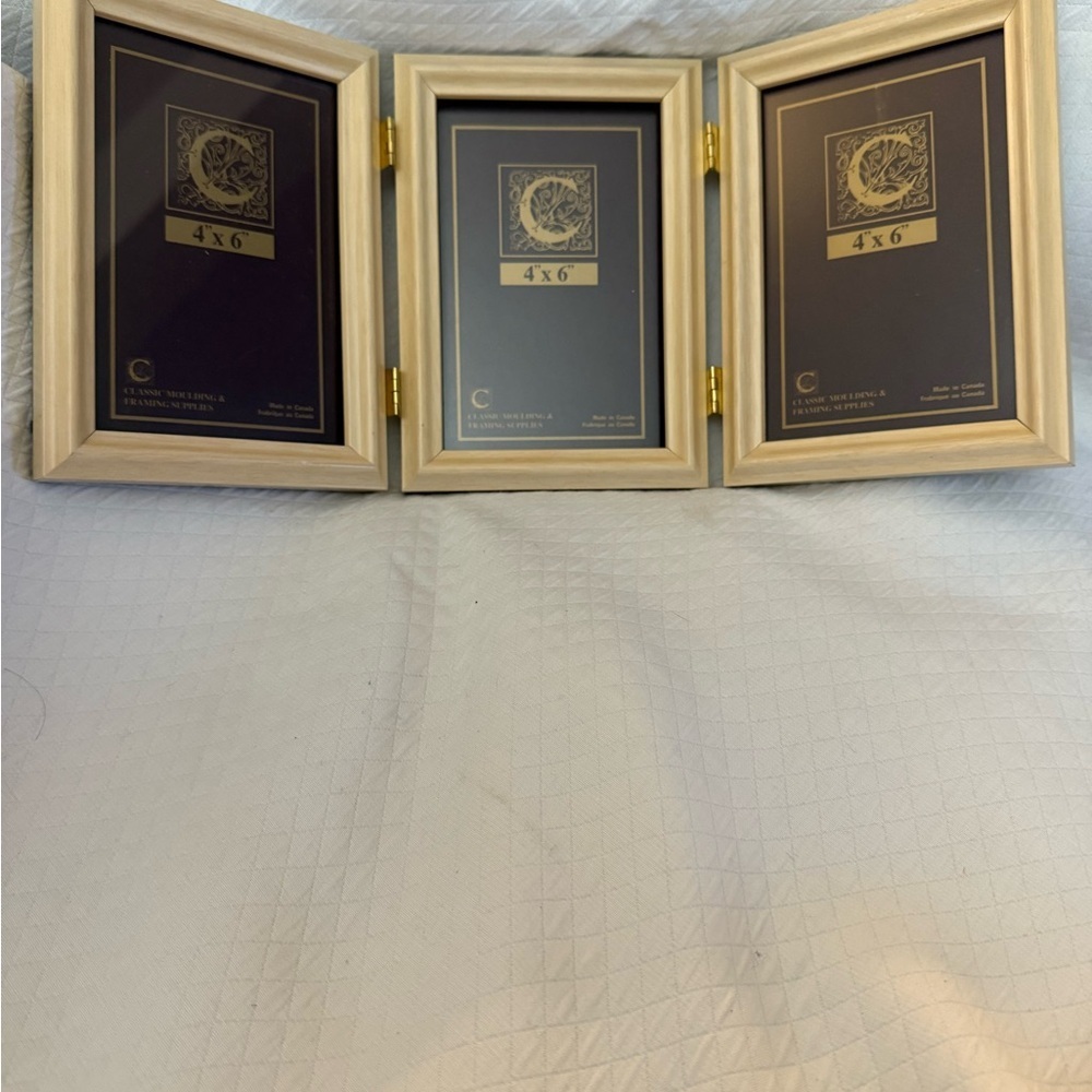 Classic Mouldings Elegant Triple Photo Frame for 4x6 in photos